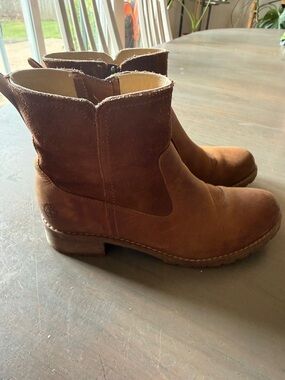 Timberland Women's Chestnut Brown Suede Ankle Booties with Side Zip. Sz 7.5